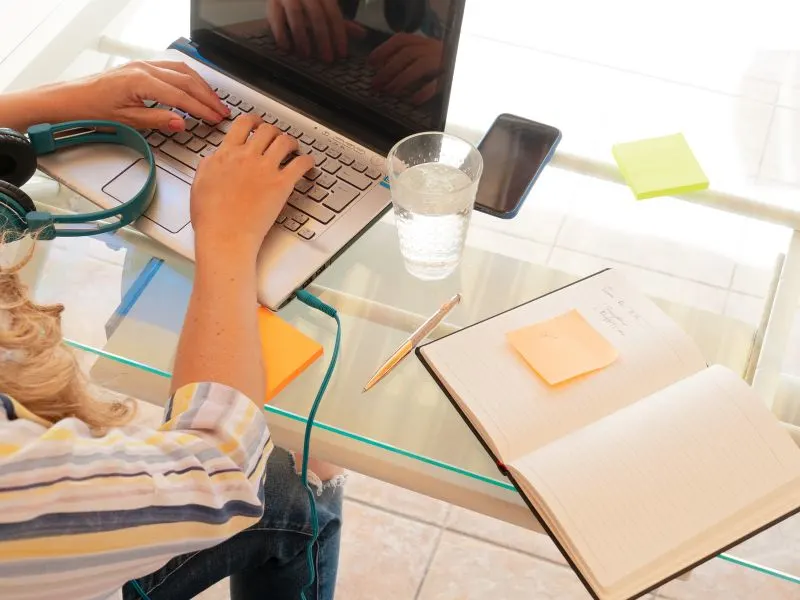 increase productivity working from home - productivity tips for students - improve productivity bloggers freelancers and digital nomads - increase productivity workplace 