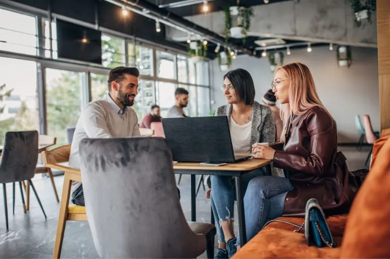 freelancer productivity and life in a hostel - affirmations for productivity - basic productivity tools for freelancers - time tracking for freelancers - freelance time management - freelance expense tracking