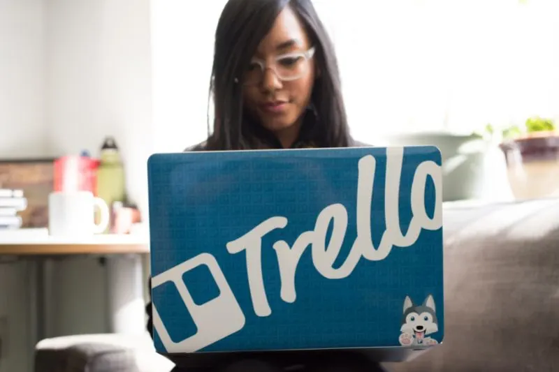 freelancer productivity and life in a hostel - affirmations for productivity - basic productivity tools for freelancers - time tracking for freelancers - freelance time management - freelance expense tracking