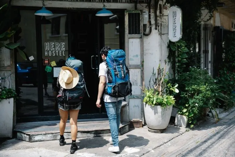 tips to survive in a hostel - best tips for life in a hostel - study abroad programs - tips for hostel life for freelancers - hostel life for students - hostel tips to study abroad