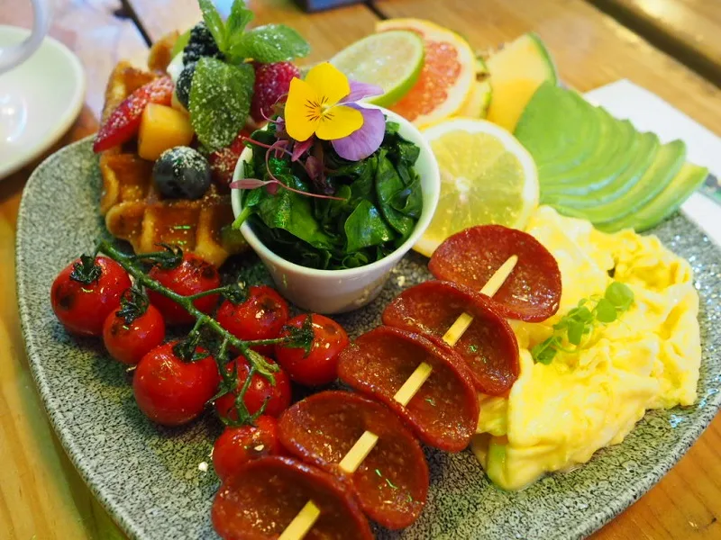 halal brunch london - best halal brunch in london - best brunch east london - halal restaurants east london - halal burgers east london - halal breakfast in london - halal food oxford street- halal brunch spots east london - fancy halal restaurants london - cafe east roman road