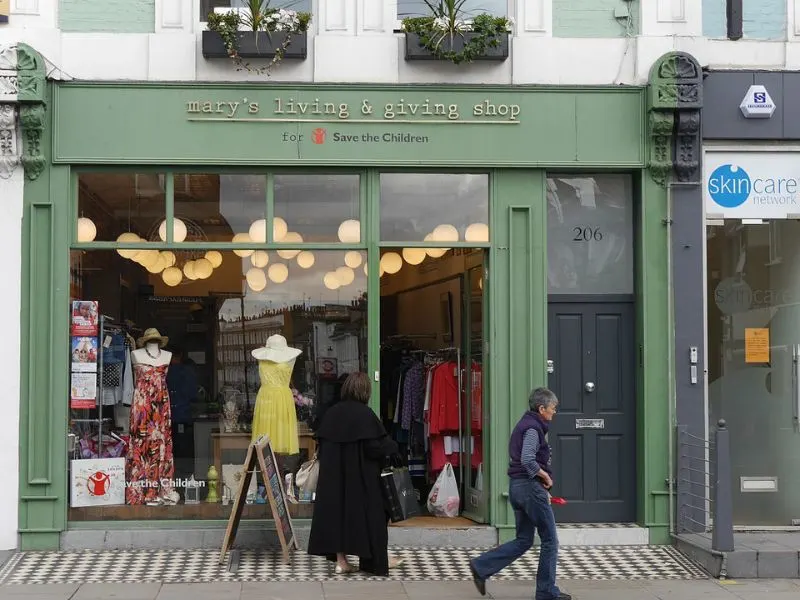 best charity shops on kings road - best charity shops in chelsea london - best charity shops in london - best secondhand shops in london - secondhand designer clothes in london - best charity shops in west london - best thrift stores in london bargains
