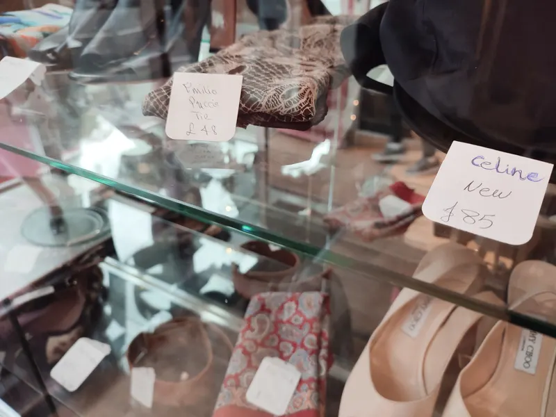 best charity shops on kings road - best charity shops in chelsea - best charity shops in london - best secondhand shops in london - secondhand designer clothes in london - best charity shops in west london