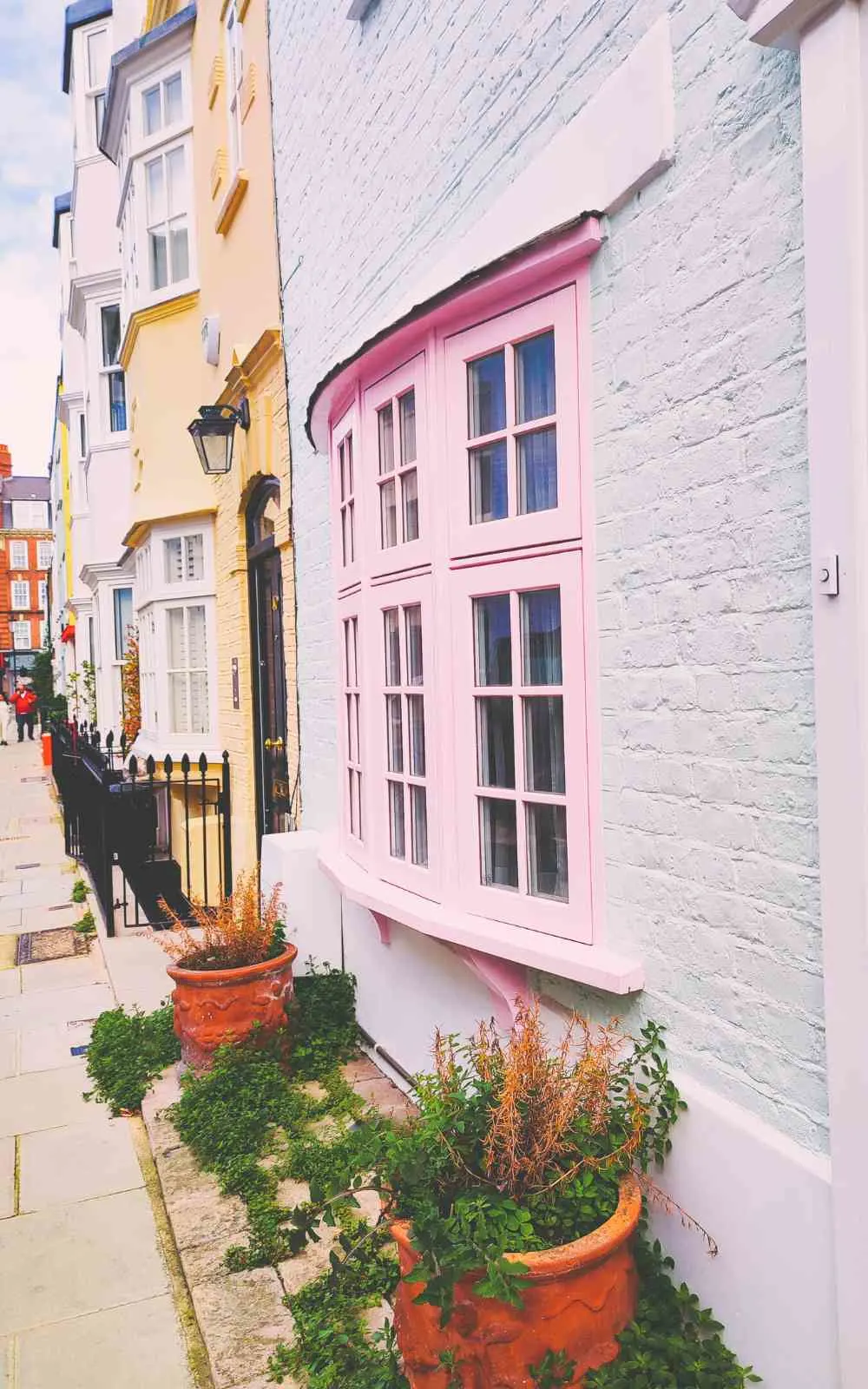 most colorful places in london - most scenic places in london - most colorful streets in london - most colorful mews in london - most colorful houses in london - most beautiful places in london - best hidden gems in london - most beautiful secret places in london - carnaby street - covent garden - bonny street camden - devonshire mews south marylebone - neal's yard - soho - elan cafe - james street - primrose hill colorful houses - chalcot square - chalcot street - portobello road - notting hill - st lukes mews - camden town - chelsea mews