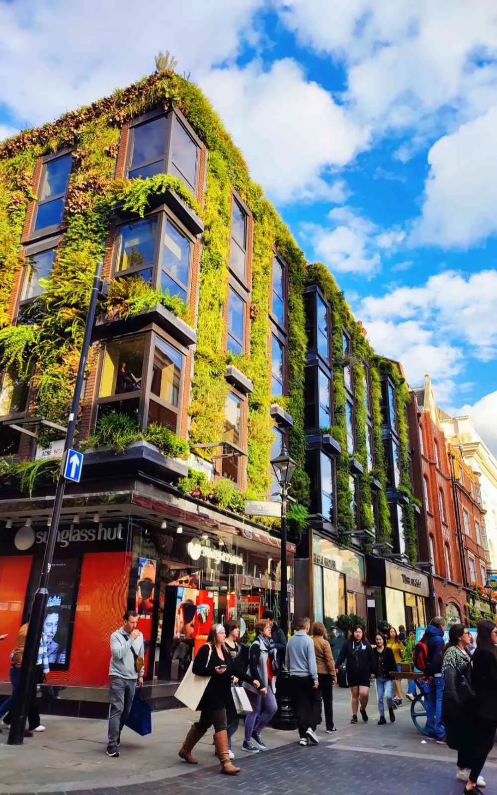 most colorful places in london - most scenic places in london - most colorful streets in london - most colorful mews in london - most colorful houses in london - most beautiful places in london - best hidden gems in london - most beautiful secret places in london - carnaby street - covent garden - bonny street camden - devonshire mews south marylebone