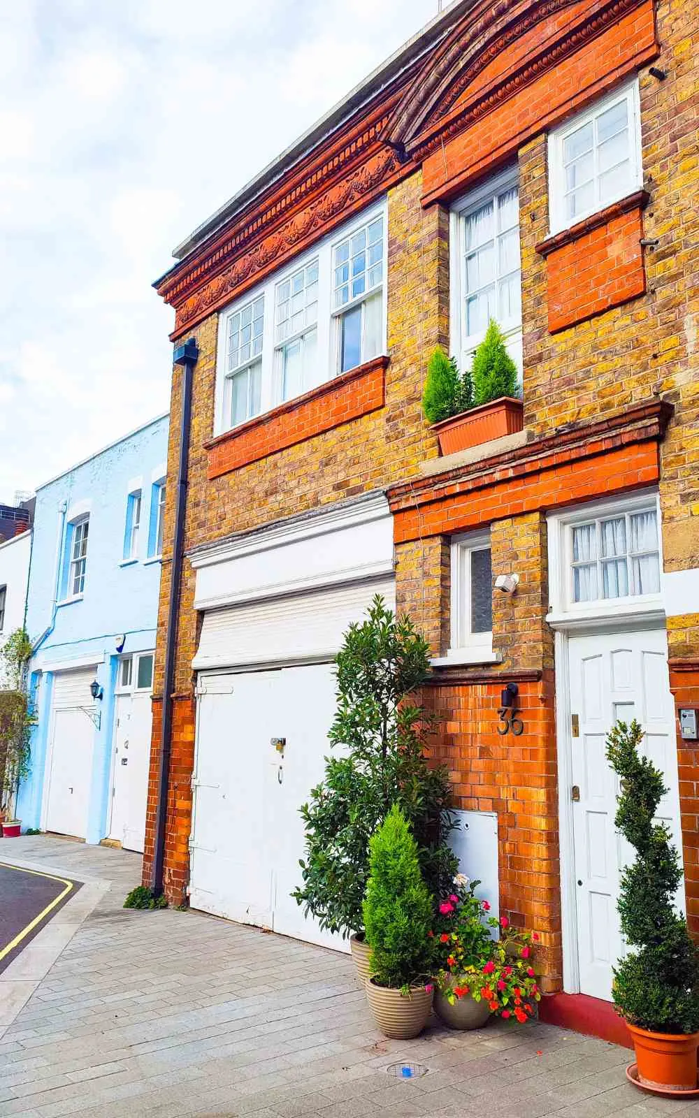 most colorful places in london - most scenic places in london - most colorful streets in london - most colorful mews in london - most colorful houses in london - most beautiful places in london - best hidden gems in london - most beautiful secret places in london - carnaby street - covent garden - bonny street camden - devonshire mews south marylebone - neal's yard - soho - elan cafe - james street