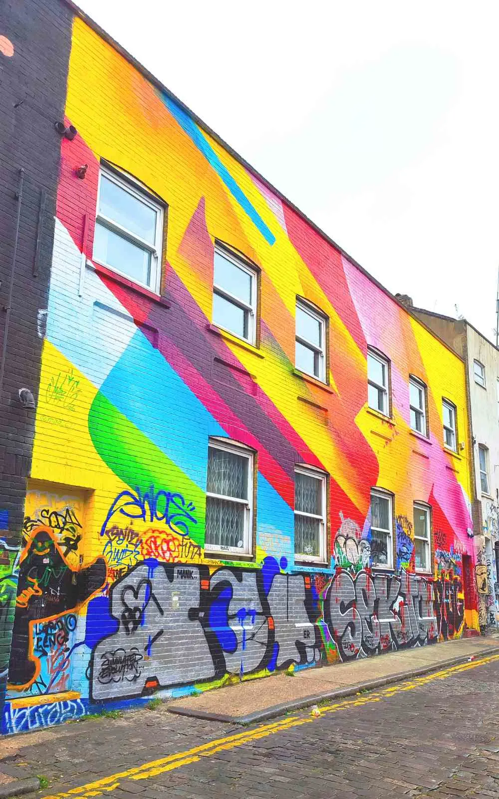 most colorful places in london - most scenic places in london - most colorful streets in london - most colorful mews in london - most colorful houses in london - most beautiful places in london - best hidden gems in london - most beautiful secret places in london - carnaby street - covent garden - bonny street camden - devonshire mews south marylebone - neal's yard - soho - elan cafe - james street - primrose hill colorful houses - chalcot square - chalcot street - portobello road - notting hill - st lukes mews - camden town - chelsea mews - shoreditch street art