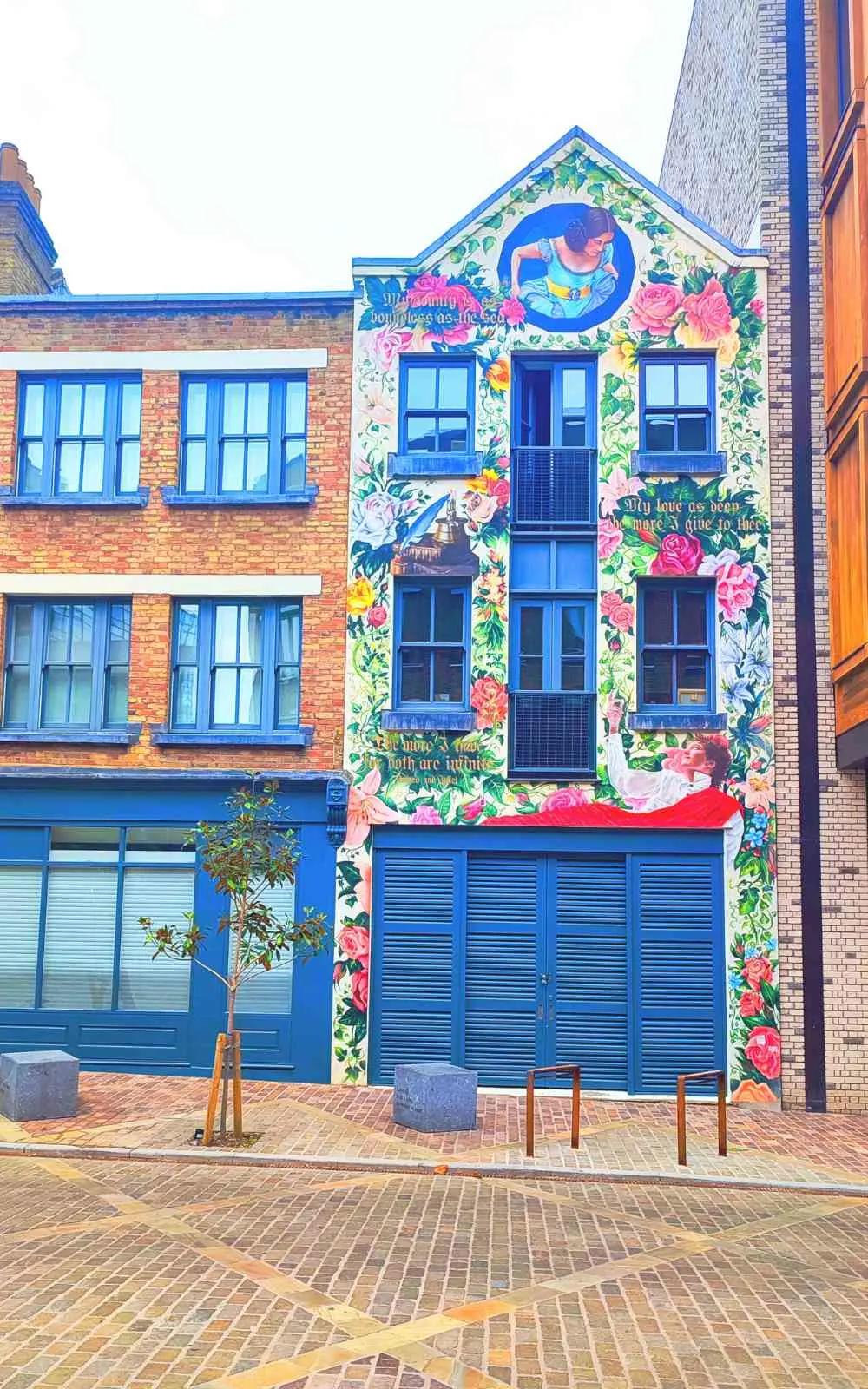 most colorful places in london - most scenic places in london - most colorful streets in london - most colorful mews in london - most colorful houses in london - most beautiful places in london - best hidden gems in london - most beautiful secret places in london - carnaby street - covent garden - bonny street camden - devonshire mews south marylebone - neal's yard - soho - elan cafe - james street - primrose hill colorful houses - chalcot square - chalcot street - portobello road - notting hill - st lukes mews - camden town - chelsea mews - shoreditch street art