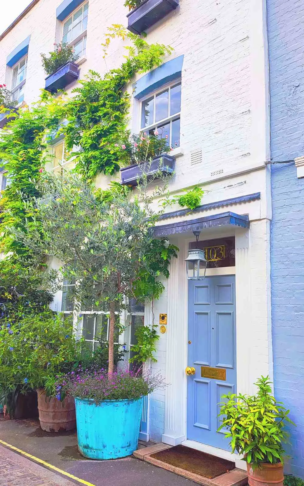 most colorful places in london - most scenic places in london - most colorful streets in london - most colorful mews in london - most colorful houses in london - most beautiful places in london - best hidden gems in london - most beautiful secret places in london - carnaby street - covent garden - bonny street camden - devonshire mews south marylebone - neal's yard - soho - elan cafe - james street