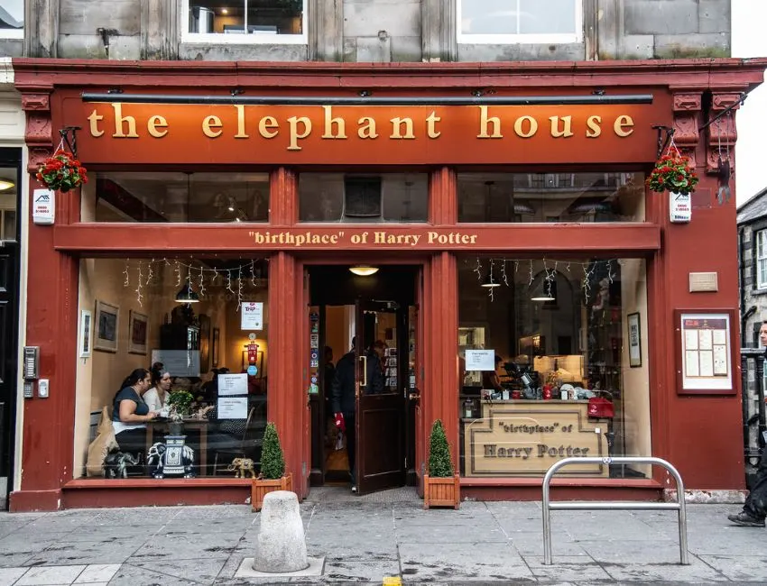 most instagrammable cafes in edinburgh scotland - most beautiful cafes in edinburgh most instagrammable places - most unique cafes in edinburgh - most colorful cafes in edinburgh scotland - pink cafe edinburgh - the elephant house