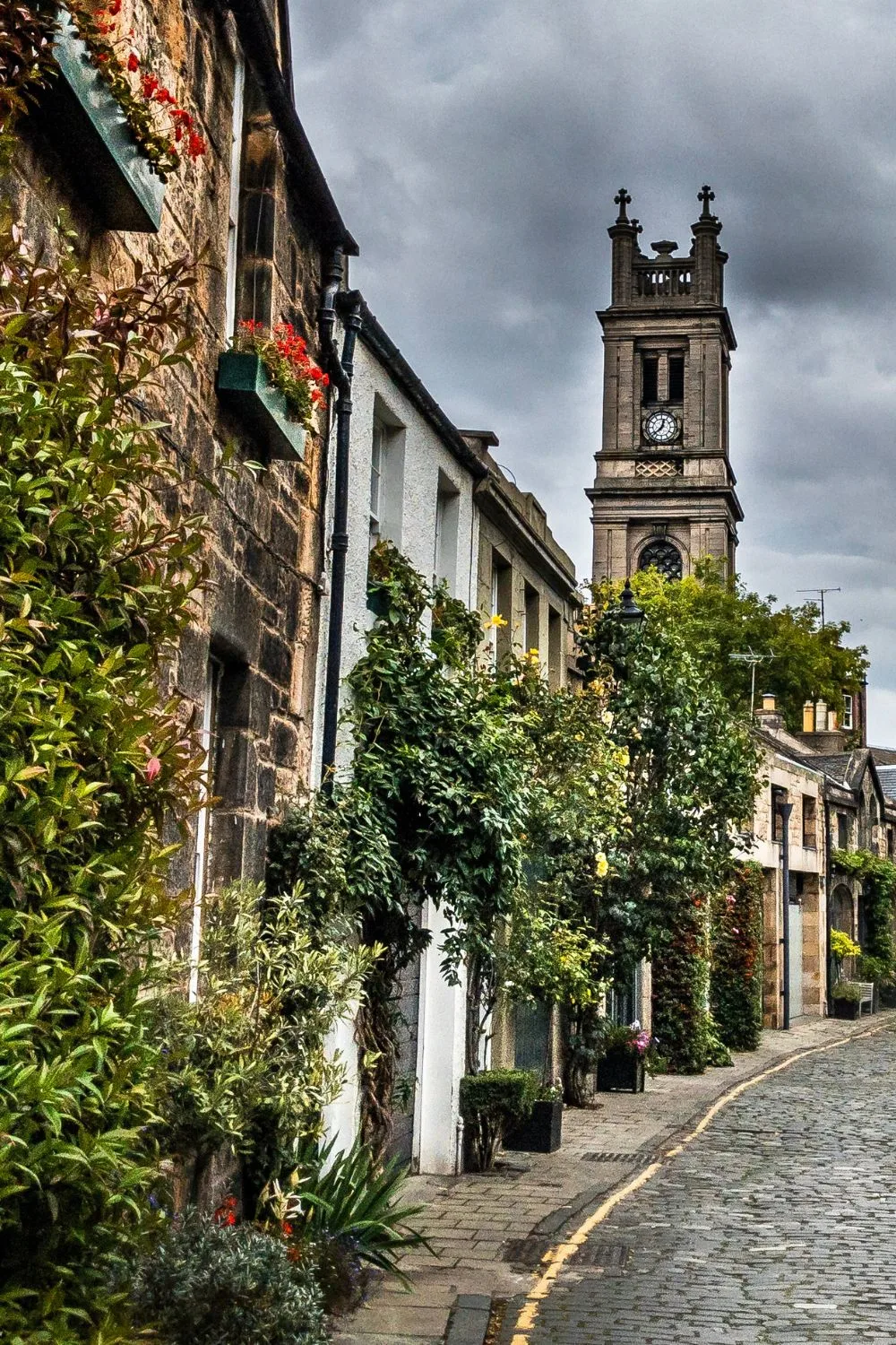 most instagrammable places in edinburgh scotland - what to do in edinburgh - best things to do in edinburgh scotland - most colorful places in edinburgh - most instagrammable cafes in edinburgh - best viewpoints in edinburgh - best photo spots in edinburgh - best photography spots in edinburgh - most beautiful places to visit in edinburgh - circus lane