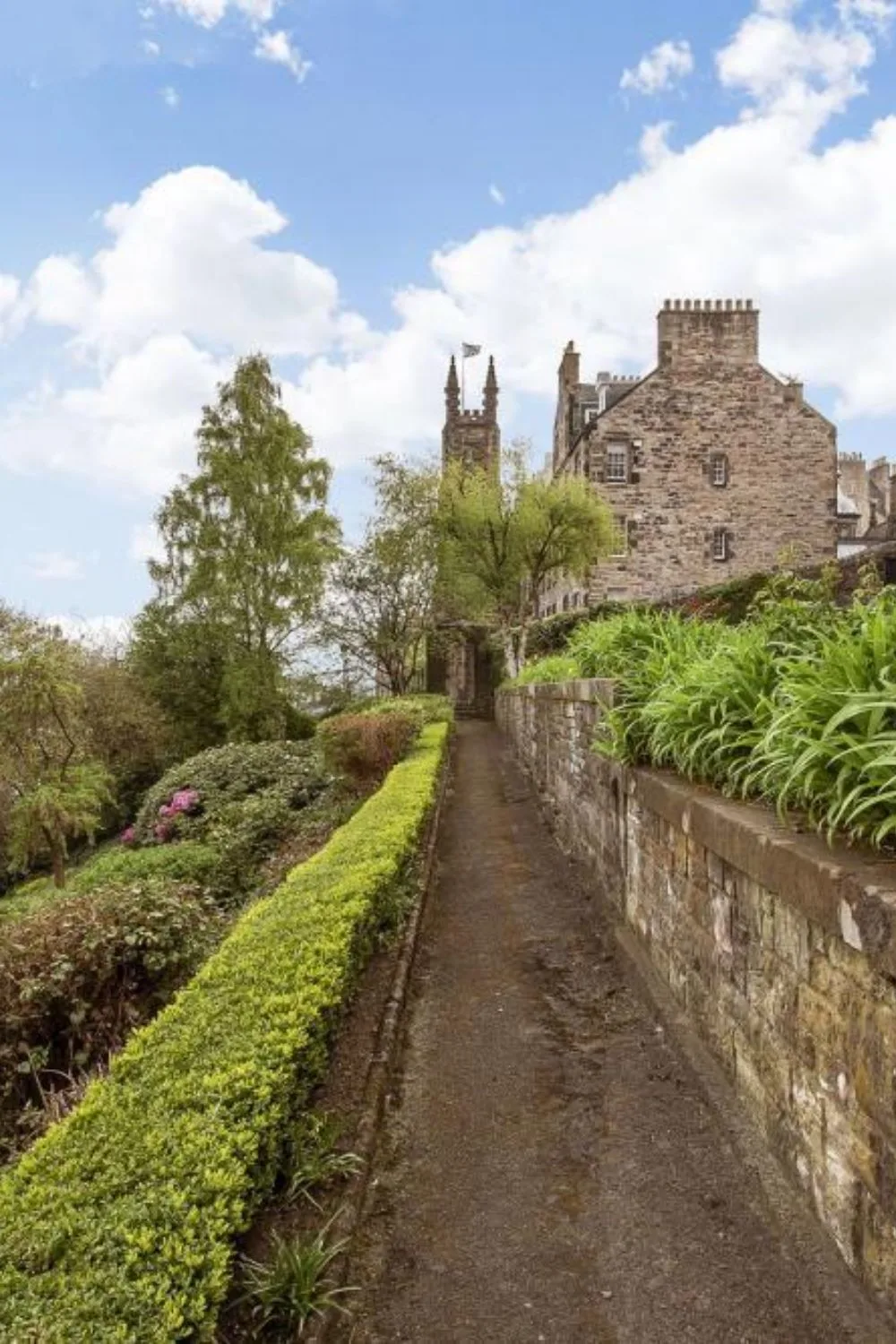 most instagrammable places in edinburgh scotland - what to do in edinburgh - best things to do in edinburgh scotland - most colorful places in edinburgh - most instagrammable cafes in edinburgh - best viewpoints in edinburgh - best photo spots in edinburgh - best photography spots in edinburgh - most beautiful places to visit in edinburgh - ramsay garden