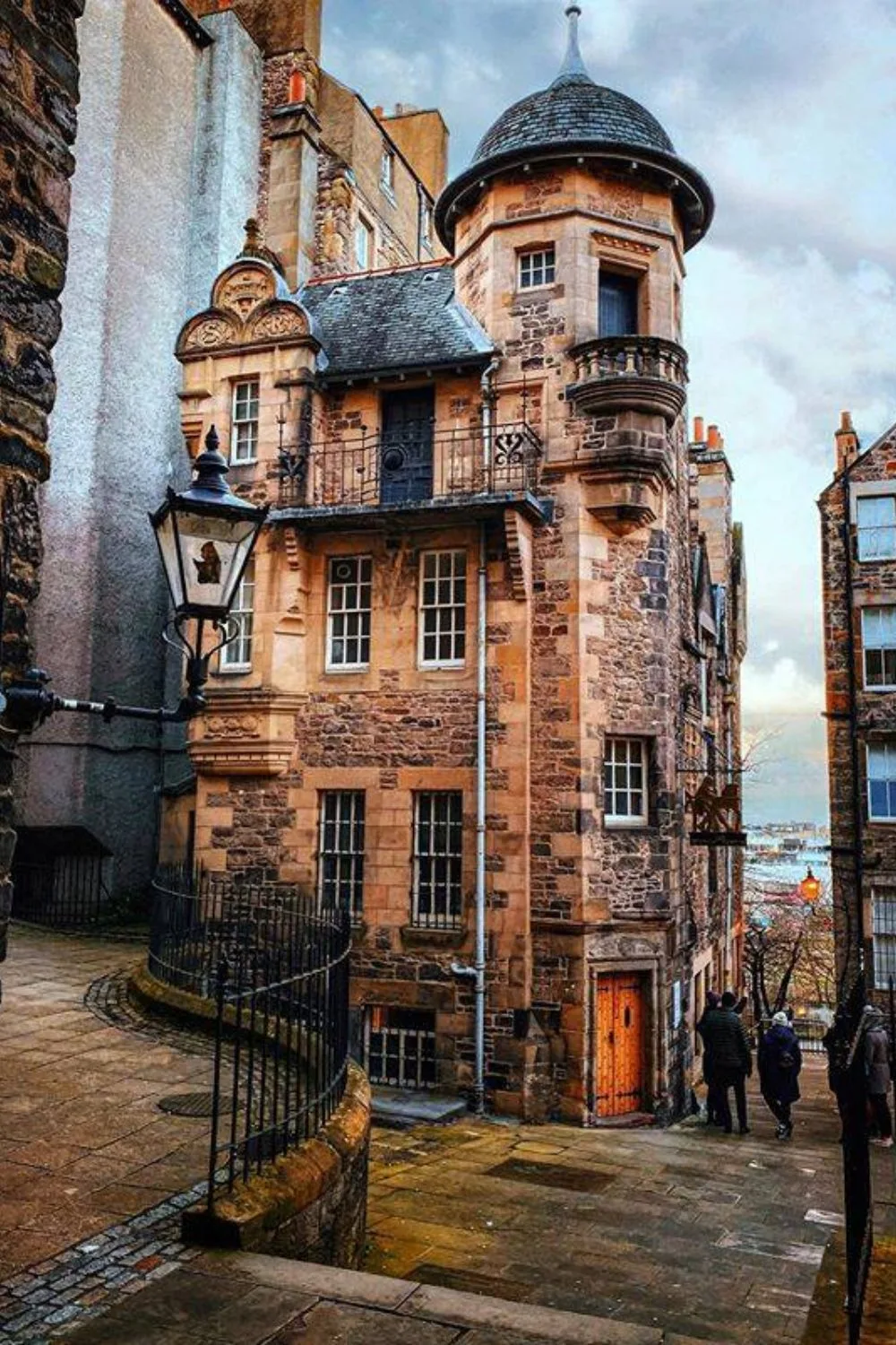 most instagrammable places in edinburgh scotland - what to do in edinburgh - best things to do in edinburgh scotland - most colorful places in edinburgh - most instagrammable cafes in edinburgh - best viewpoints in edinburgh - best photo spots in edinburgh - best photography spots in edinburgh - most beautiful places to visit in edinburgh - writers museum closes of edinburgh