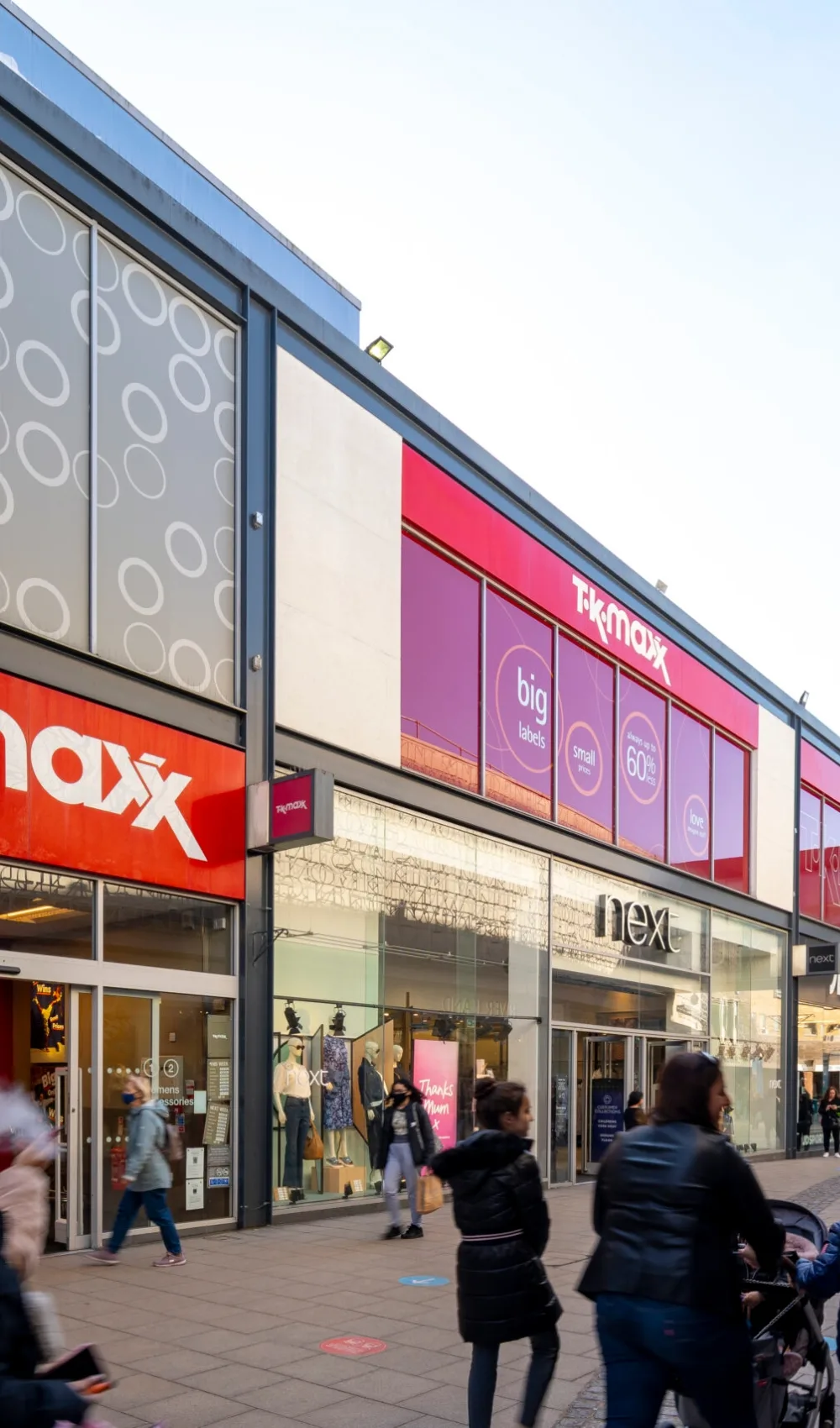 best shopping centers in london for clothes - most famous shopping mall in london - biggest mall in london - best luxury mall in london - cheap shopping malls in london - best cheap shopping in london - best budget shops in london - best shopping streets in london - best department stores in london - westfield white city bath and body works london - palace gardens shopping centre enfield town