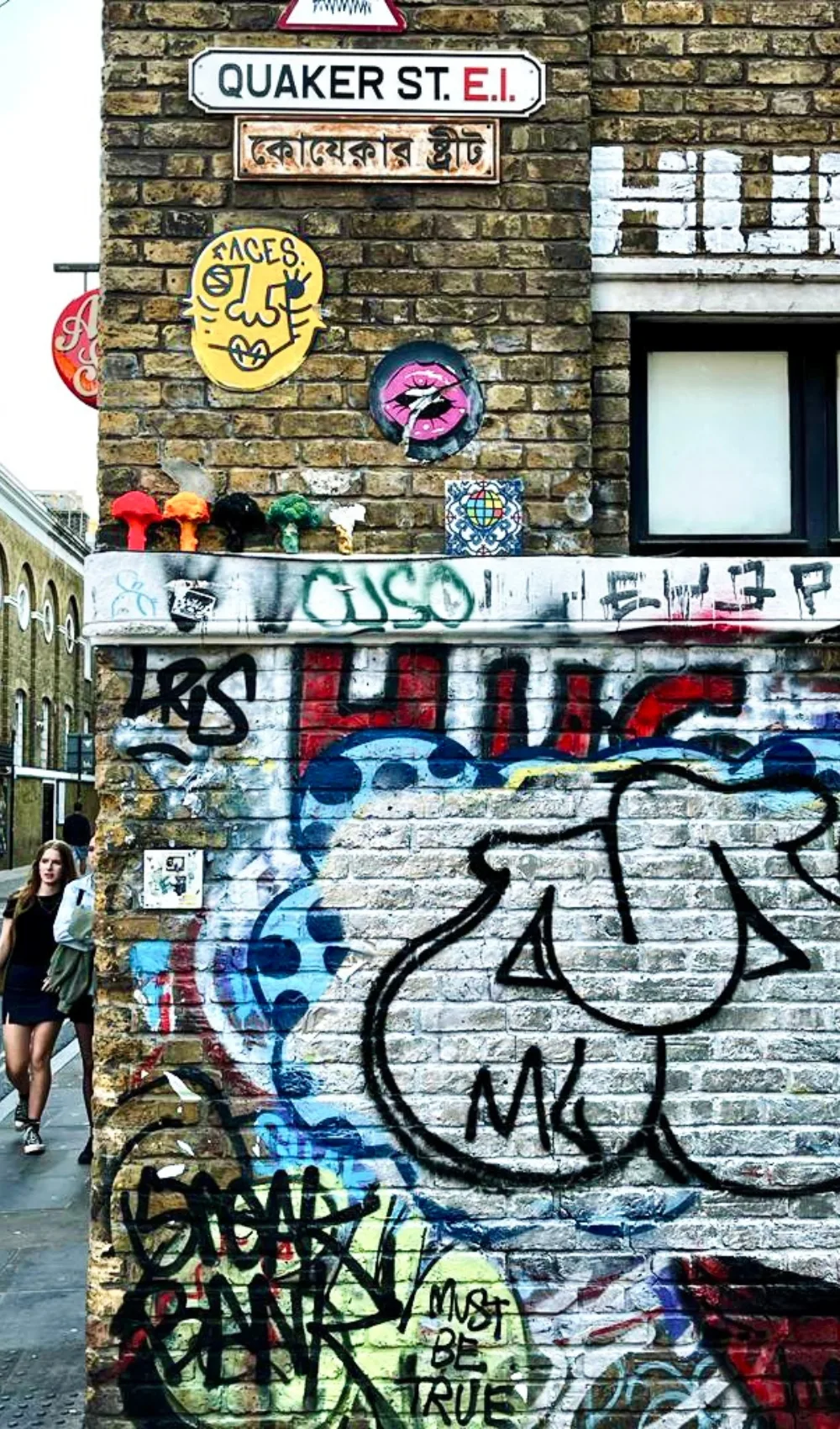 best brick lane street art - best street art in london - best street art in brick lane - prettiest places in london - best free things to do in london - best things to do in brick lane - best things to do in shoreditch - best things to do in bethnal green - most beautiful places in london - best streets for street art in london - best areas for street art in london neighborhoods - best markets in shoreditch - best markets in brick lane - best cafes in brick lane - best restaurants in brick lane - best street art in east london - most colorful places in london - most instagrammable places in london