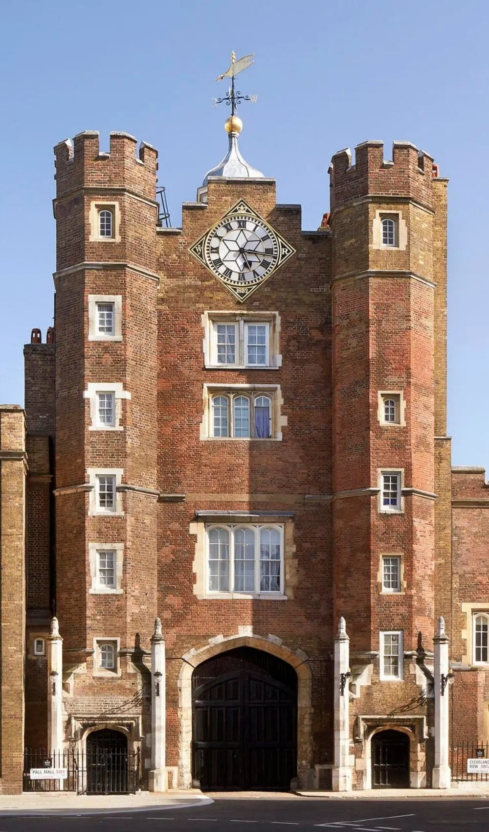 most secret royal palaces in london - secret castles in london - most beautiful stately houses in london - most historic houses in london - stately homes in london - most beautiful interiors in london - most secret art galleries in london - romantic date ideas in london - prettiest places in london - most instagrammable places in london - best palaces in london