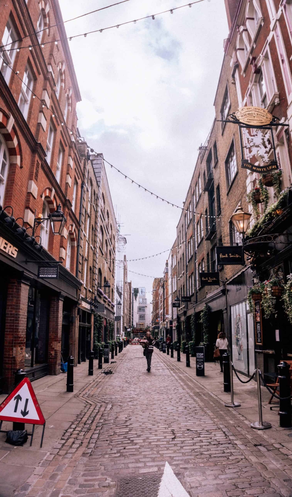 most secret places in london - most secret photography spots in london - best places to take pictures in london - urban photography locations in london - most instagrammable places in london - nice places to take pictures in london - outdoor photoshoot locations in london - most romantic date ideas in london - best hidden gems in london - best free things to do in london - most aesthetic places in london - best places to visit in london for couples - romantic places in london - where to see flowers bloom in london - best cherry blossom in london - where to see foliage in london autumn - london travel blog - london travel guide - traveling to london for the first time - prettiest neighborhoods in london - pretty areas in london - where to see free views in london - free rooftops in london - most secret gardens in london - most beautiful places in london - floral street