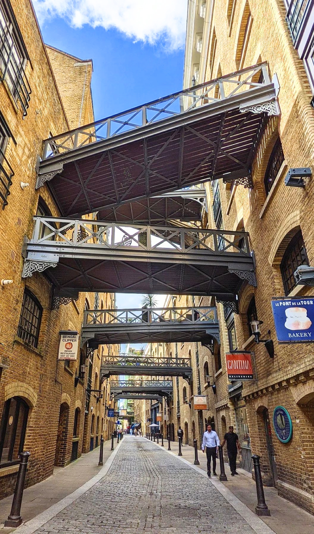 most secret places in london - most secret photography spots in london - best places to take pictures in london - urban photography locations in london - most instagrammable places in london - nice places to take pictures in london - outdoor photoshoot locations in london - most romantic date ideas in london - best hidden gems in london - best free things to do in london - most aesthetic places in london - best places to visit in london for couples - romantic places in london - where to see flowers bloom in london - best cherry blossom in london - where to see foliage in london autumn - london travel blog - london travel guide - traveling to london for the first time - prettiest neighborhoods in london - pretty areas in london - where to see free views in london - free rooftops in london - most secret gardens in london - most beautiful places in london - shad thames