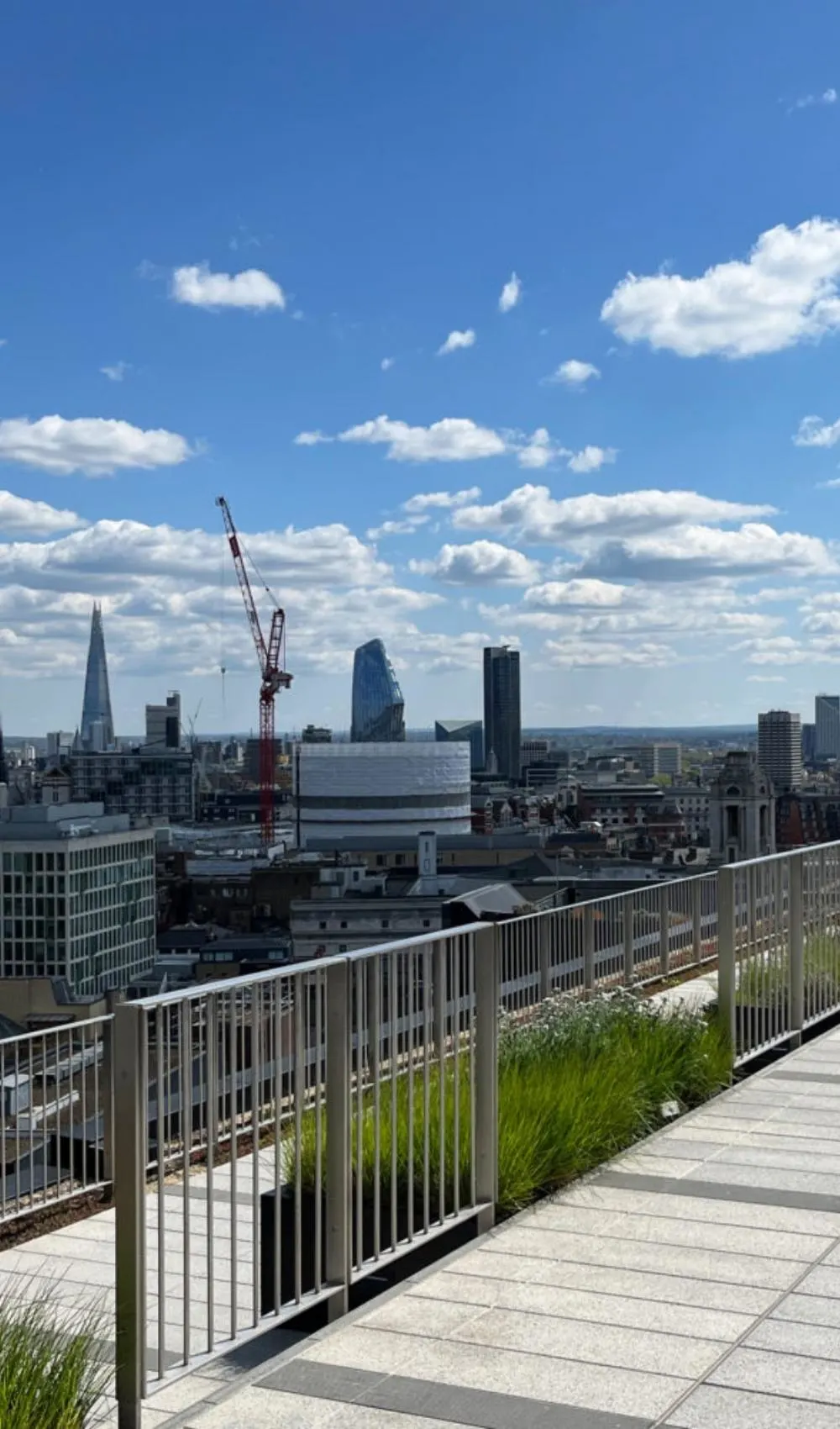 1 day in london itinerary - free things to do in london - how to spend 24 hours in london - nontouristy things to do in london - traveling to london for the first time - how to save money in london - how to make friends in london - how to spend one day in london - 2 day itinerary in london - best cheap eats in london - prettiest neighborhoods in london - cutest mews in london