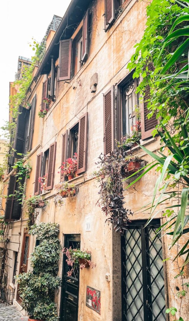 The Prettiest Neighborhoods in Rome to Walk Around and Eat