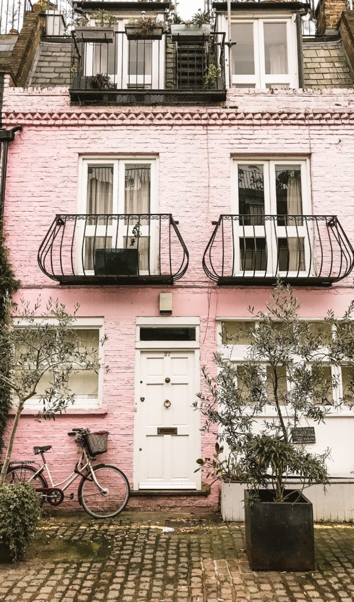10 Pretty Mews in London That Make For Perfect Photo Spots
