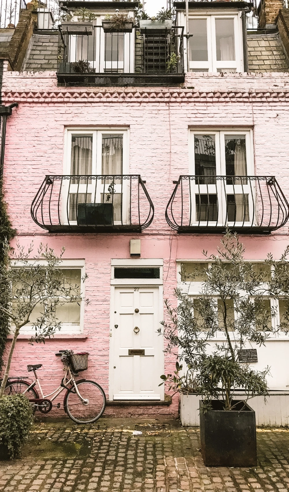 10 Pretty Mews in London That Make For Perfect Photo Spots