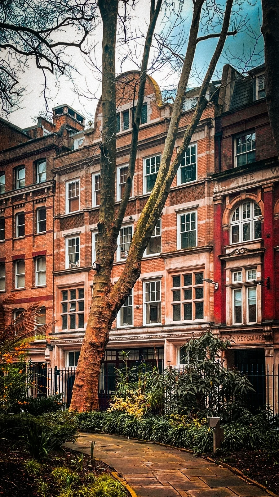 best things to do during autumn in london - beautiful places postman's park