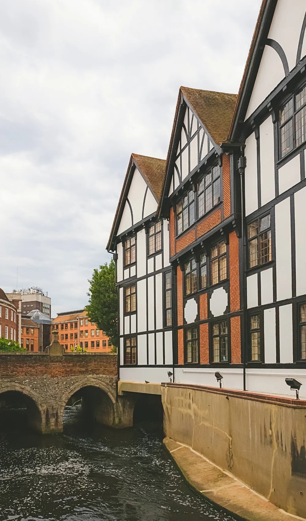 best day trips from london by train - cheap day trip from london - best day trips from london by car - romantic day trips from london without a car - best coastal towns near london - best beaches near london - most beautiful towns near london - most beautiful cities around london