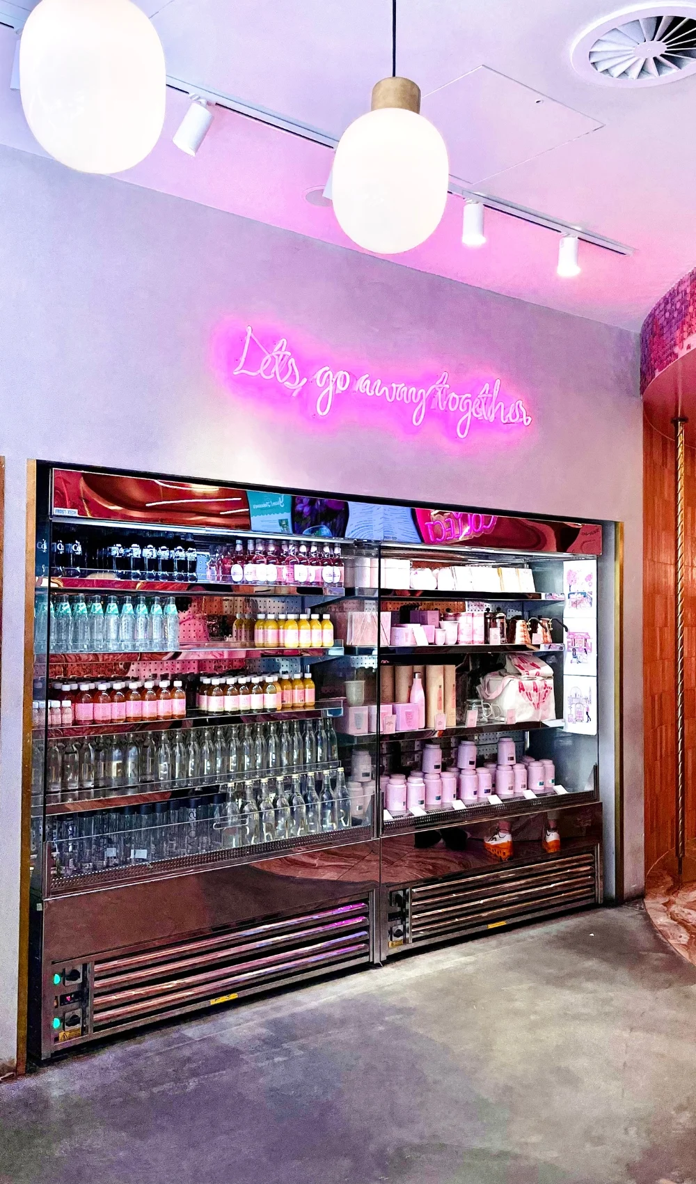 best pink cafes in london - cute pink coffee shops in london - elan cafe hans crescent review - el&n london review - elan cafe knightsbridge review harrods - el&n cafe locations london - hans crescent knightsbridge - most instagrammable cafes in london - elan cafe menu - best french toast in london - best pink latte in london - floral cafes in london - best cafes near harrods - best cafes in knightsbridge west london