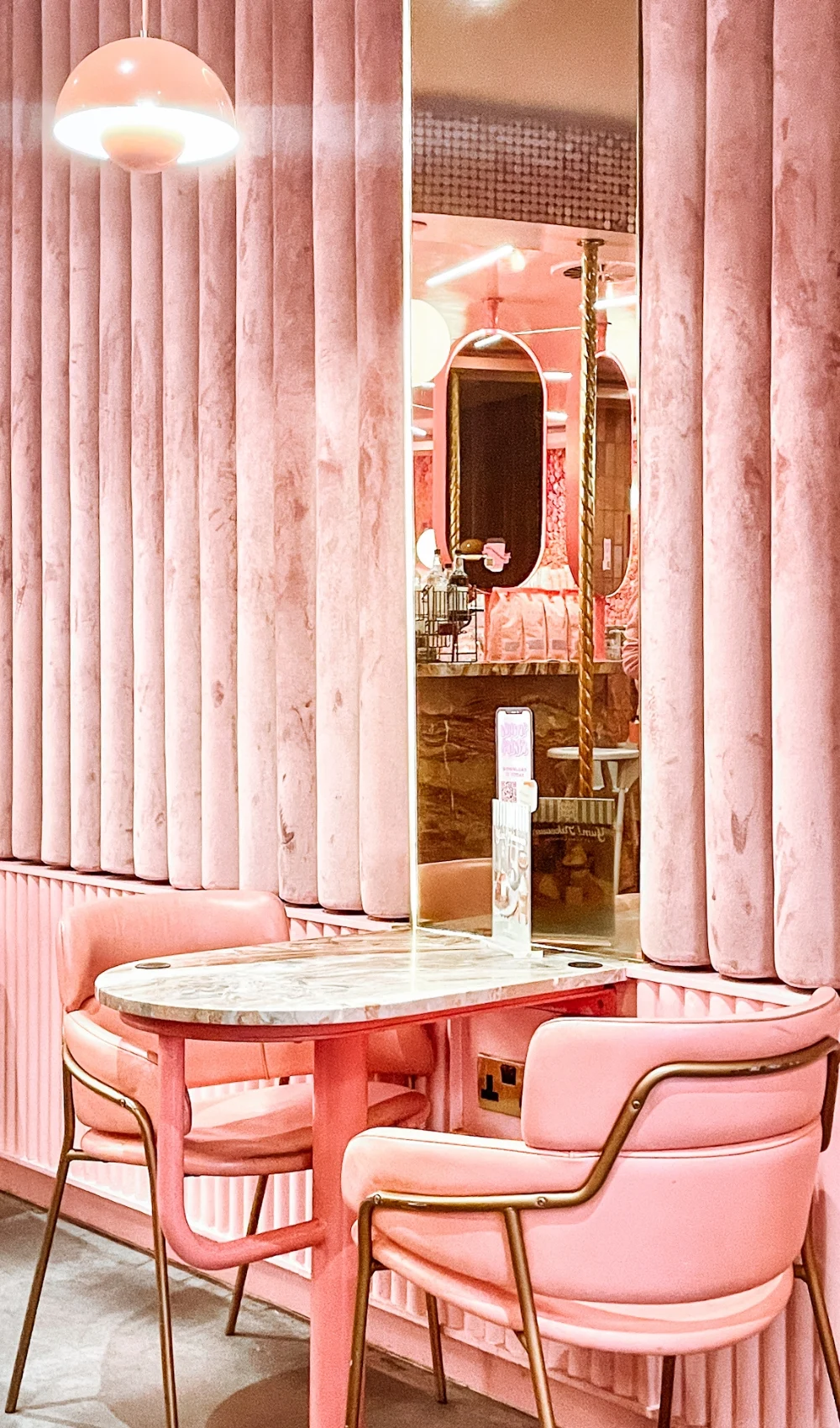 best pink cafes in london - cute pink coffee shops in london - elan cafe hans crescent review - el&n london review - elan cafe knightsbridge review harrods - el&n cafe locations london - hans crescent knightsbridge - most instagrammable cafes in london - elan cafe menu - best french toast in london - best pink latte in london - floral cafes in london - best cafes near harrods - best cafes in knightsbridge west london