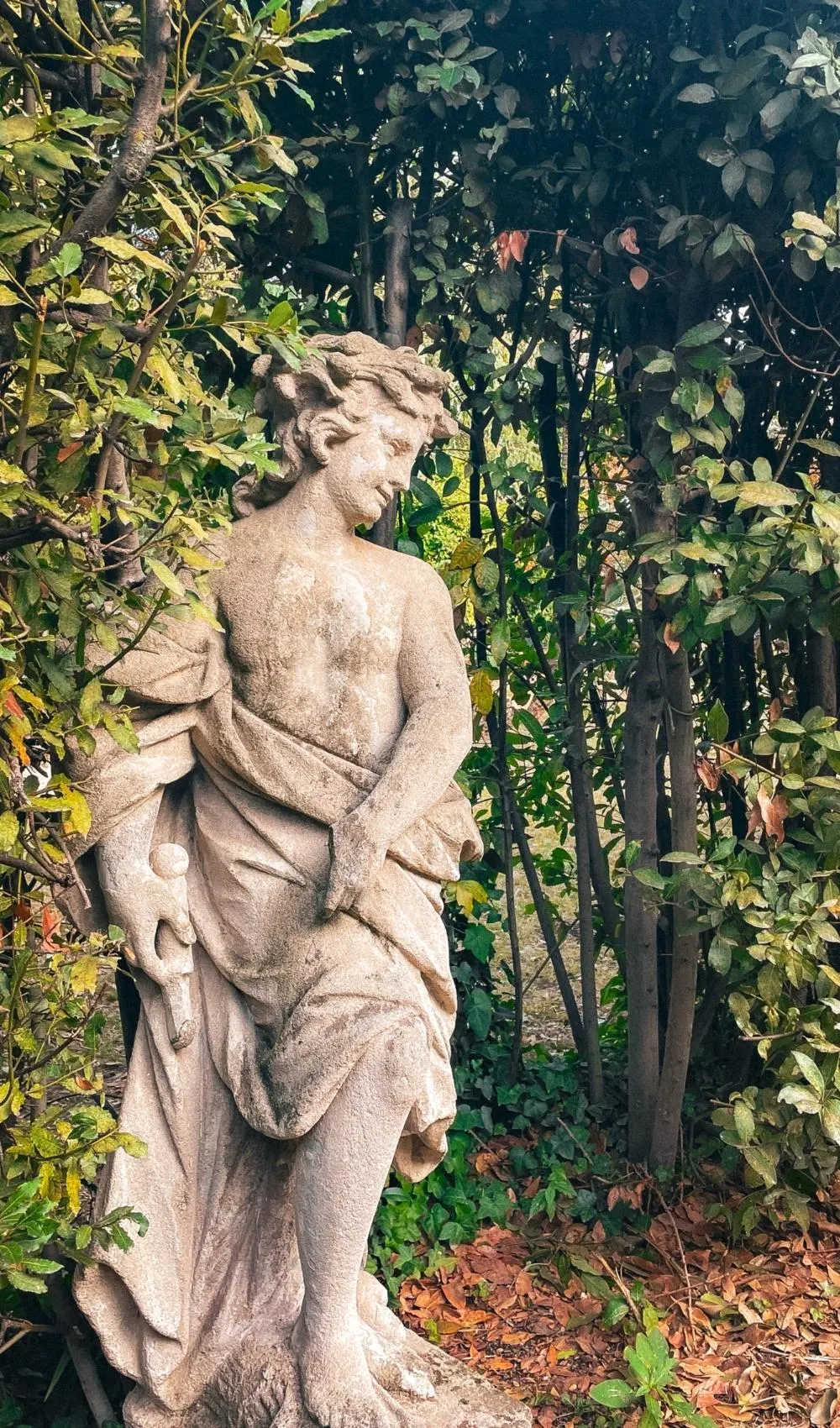 most beautiful places in rome - most beautiful gardens in rome - beautiful churches in rome - most instagrammable places in rome - best hidden gems in rome - most beautiful villas in rome to visit - magical places in rome - best hidden gems in italy - where to find sculptures in rome - where to find statues in rome - villa sciarra rome trastevere review - villa sciarra statues explanation - mythological statues in rome - beautiful parks in rome - free things to do in rome italy 