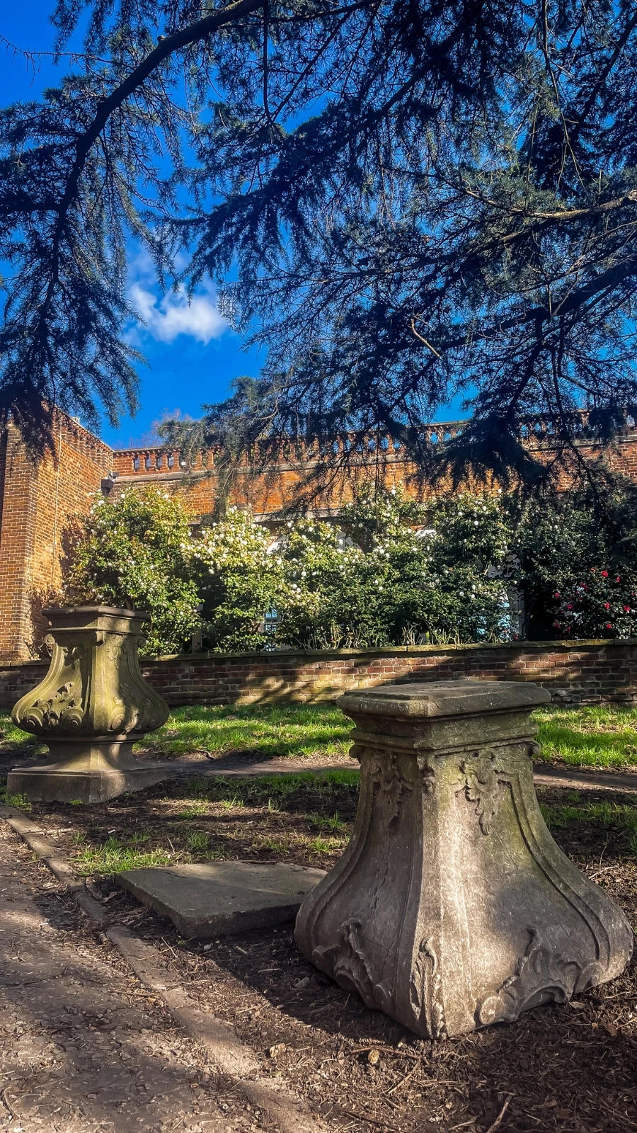 The Best Hidden Gems in West London, Secret Gardens & Food - dutch garden