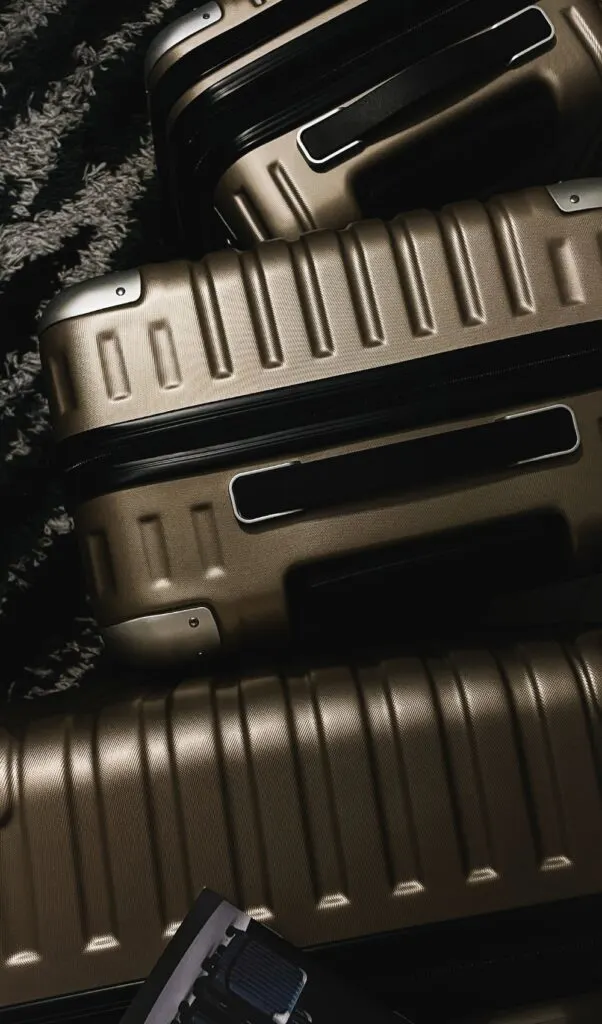 best suitcases for international travel - level 8 luggage review - level 8 grace luggage set review champagne - best level 8 suitcases - level 8 packing cubes set grey review - best packing cubes - best suitcase brands - best carry on for digital nomads - sophisticated suitcases