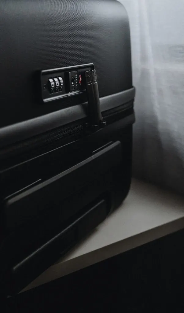 level 8 luminous textured luggage set review - are level 8 suitcases worth it - best suitcases for digital nomads - sturdy suitcases brands - best carry on suitcases - level 8 brand story - level 8 luggage review set - level 8 black suitcases
