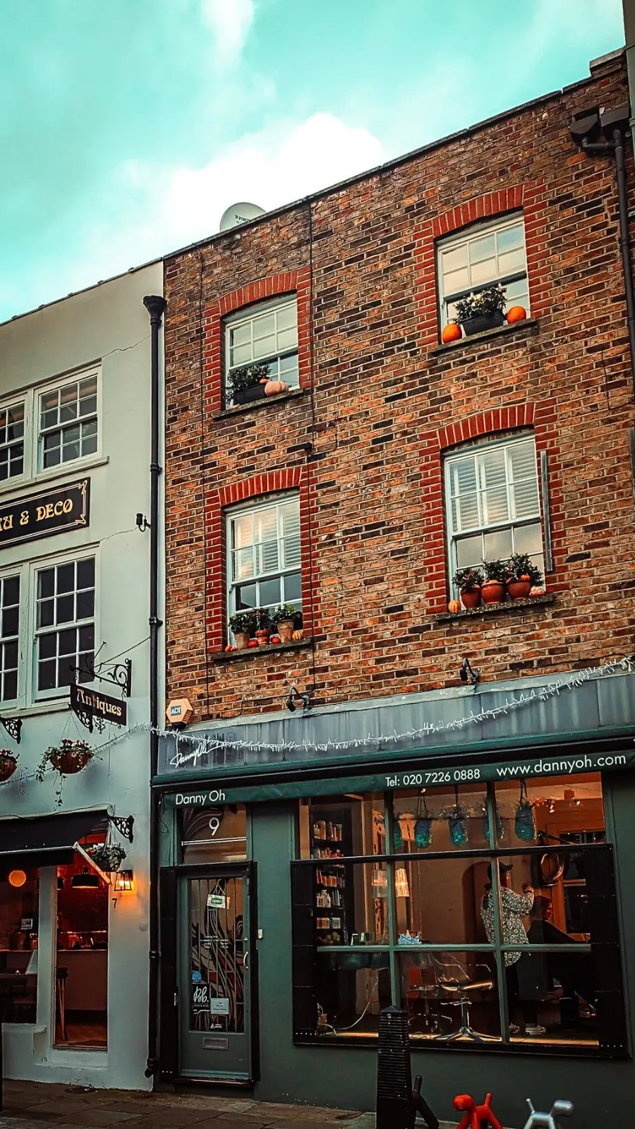 secret alleys in london - secret passageways in london - oldest streets in london - camden passage history islington - camden passage antique market angel - best free things to do in north london - one day in london - historical sites in london - best shops camden passage