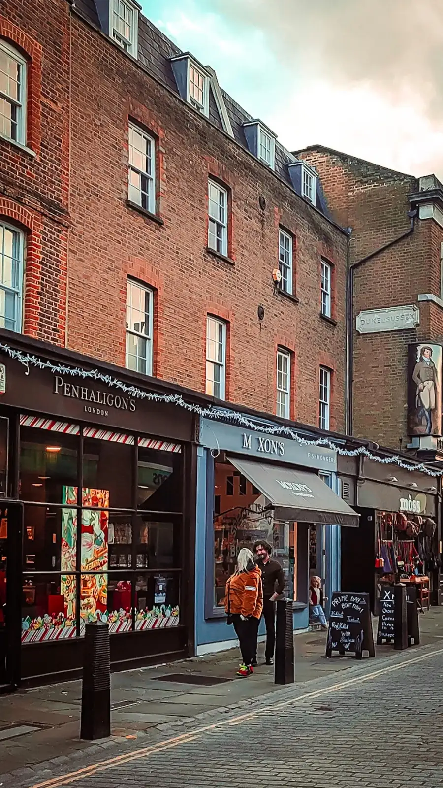 secret alleys in london - secret passageways in london - oldest streets in london - camden passage history islington - camden passage antique market angel - best free things to do in north london - one day in london - historical sites in london - best shops camden passage