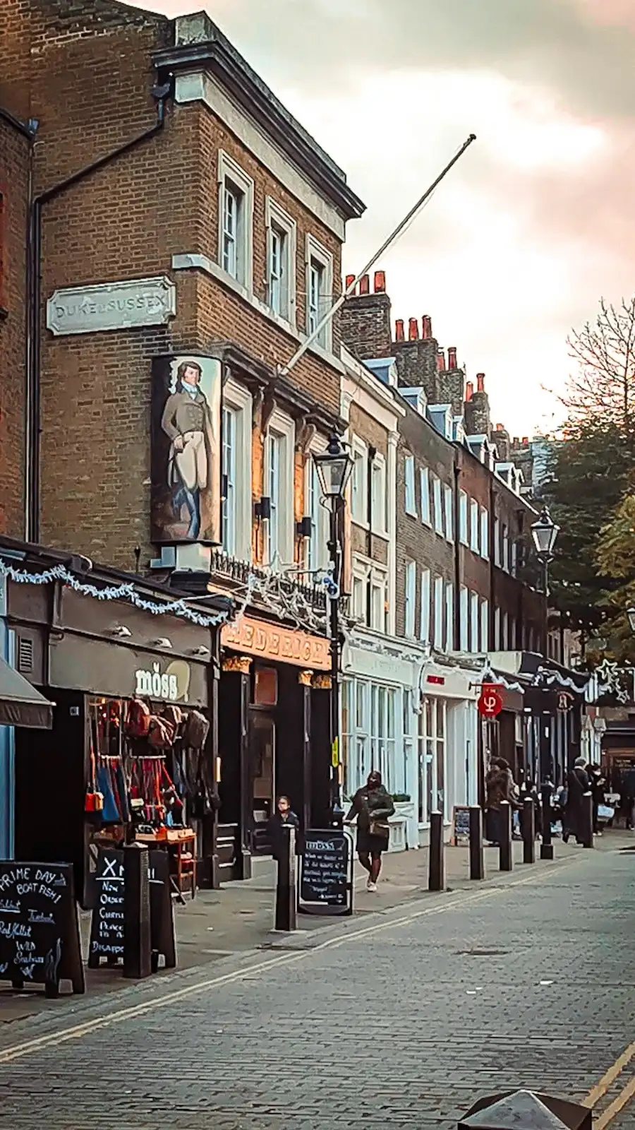 secret alleys in london - secret passageways in london - oldest streets in london - camden passage history islington - camden passage antique market angel - best free things to do in north london - one day in london - historical sites in london - best shops camden passage