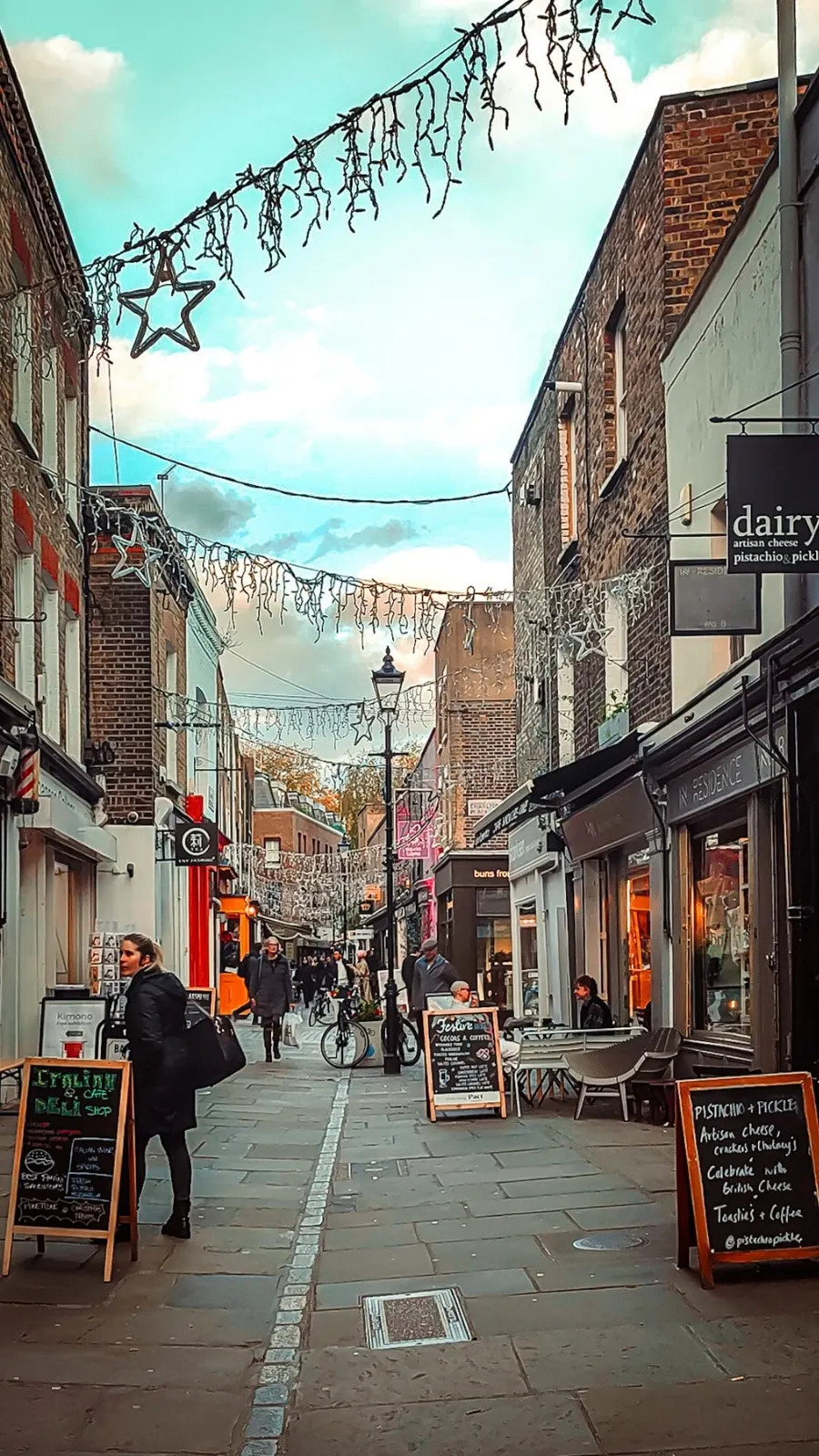 secret alleys in london - secret passageways in london - oldest streets in london - camden passage history islington - camden passage antique market angel - best free things to do in north london - one day in london - historical sites in london - best shops camden passage
