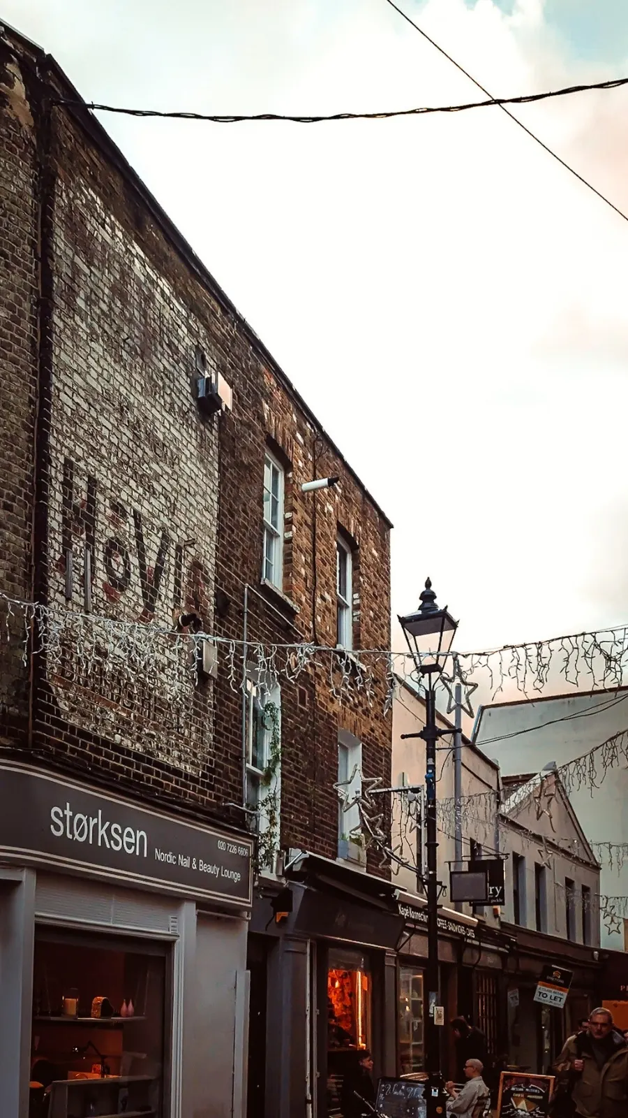 secret alleys in london - secret passageways in london - oldest streets in london - camden passage history islington - camden passage antique market angel - best free things to do in north london - one day in london - historical sites in london - best shops camden passage buildings