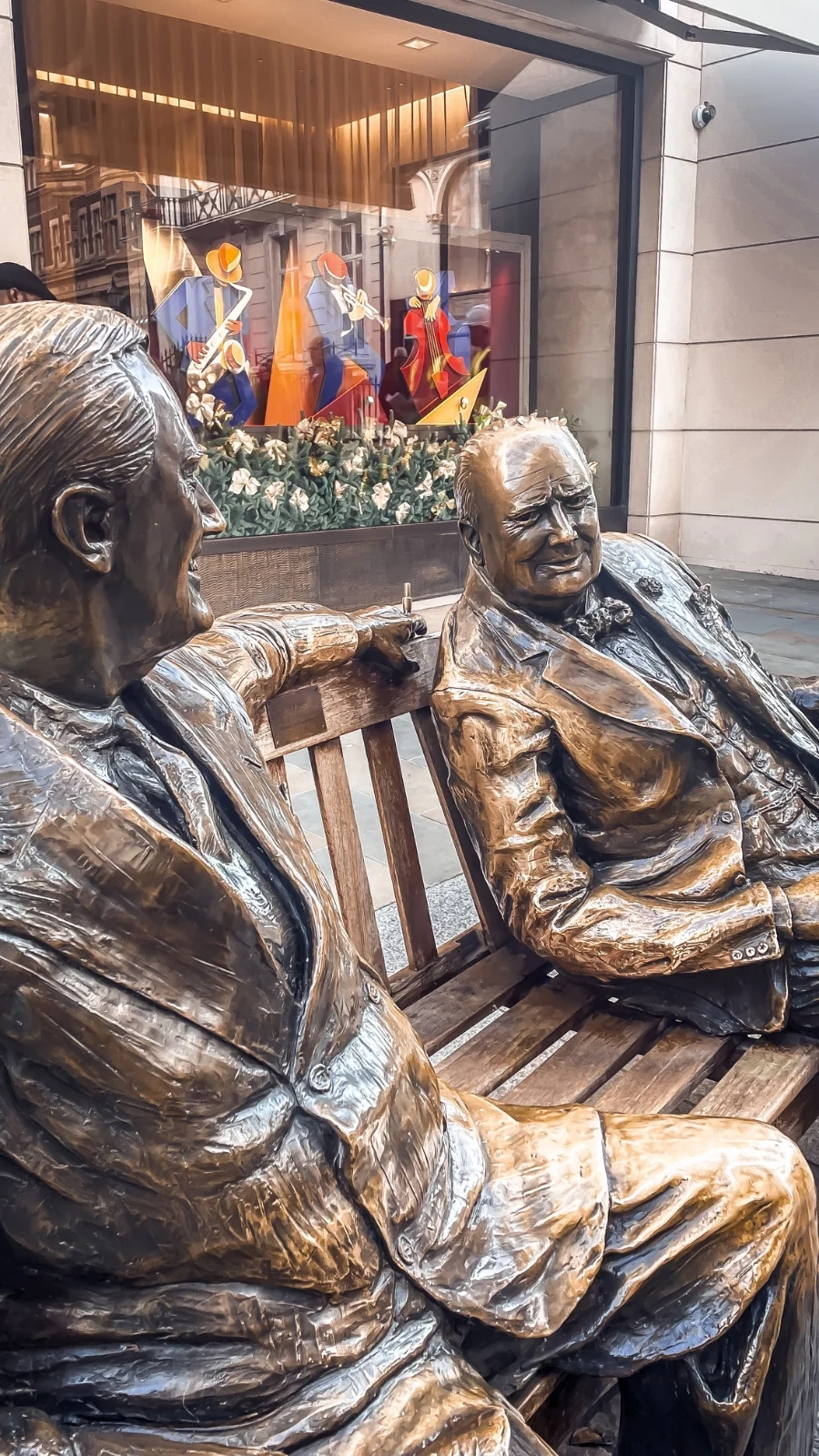best hidden gems in mayfair central london - free things to do in mayfair - allies sculpture