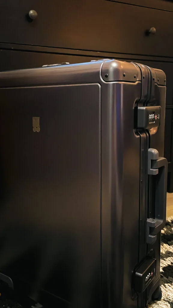 level 8 gibraltar review - level 8 gibraltar aluminum suitcase review - level 8 luggage review - level 8 carry on - level 8 photos - best luggage brands - best luggage for international travel - best luggage sets - best aluminum suitcase - best aluminum luggage cabin