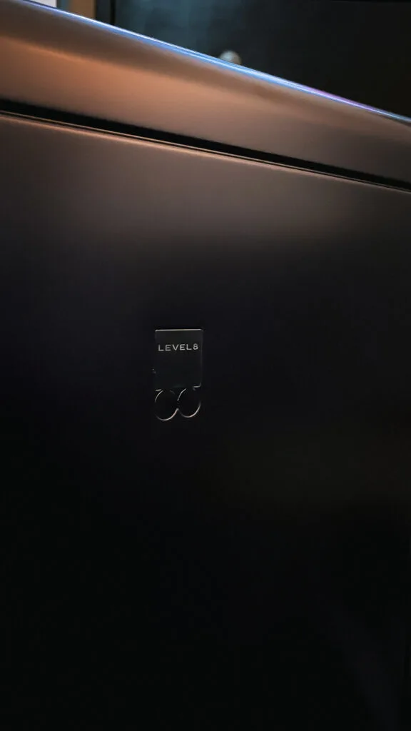 level 8 gibraltar review - level 8 gibraltar aluminum suitcase review - level 8 luggage review - level 8 carry on - level 8 photos - best luggage brands - best luggage for international travel - best luggage sets - best aluminum suitcase - best aluminum luggage cabin