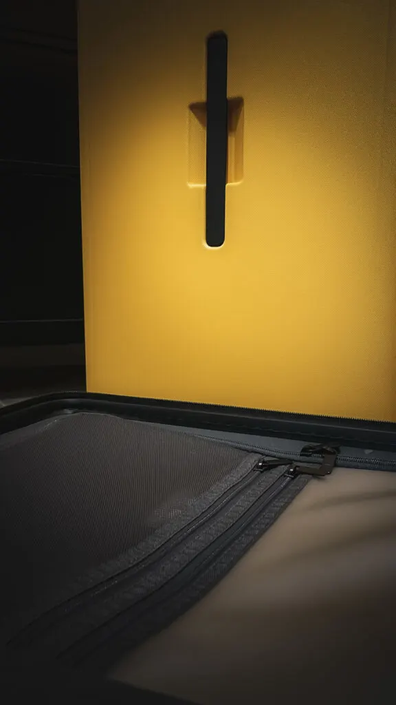 level 8 voyageur carry on - level 8 voyageur 28 - level 8 luggage review - level 8 check in luggage review - best suitcase for international travel - best luggage brands - level 8 voyageur luggage set yellow black