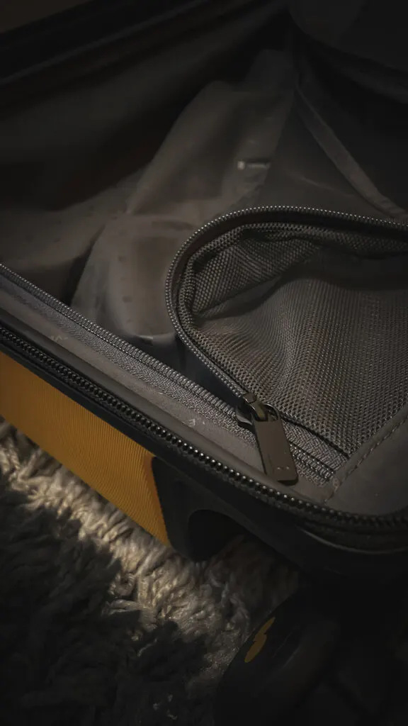 level 8 voyageur carry on - level 8 voyageur 28 - level 8 luggage review - level 8 check in luggage review - best suitcase for international travel - best luggage brands - level 8 voyageur luggage set yellow black