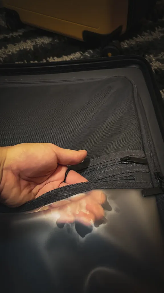 level 8 voyageur carry on - level 8 voyageur 28 - level 8 luggage review - level 8 check in luggage review - best suitcase for international travel - best luggage brands - level 8 voyageur luggage set yellow black