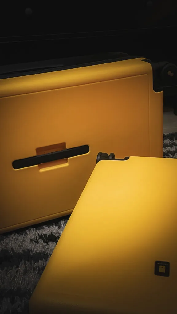 level 8 voyageur carry on - level 8 voyageur 28 - level 8 luggage review - level 8 check in luggage review - best suitcase for international travel - best luggage brands - level 8 voyageur luggage set yellow black