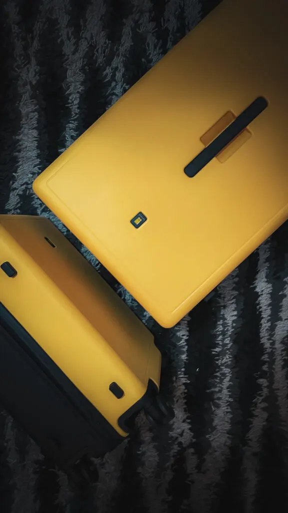 level 8 voyageur carry on - level 8 voyageur 28 - level 8 luggage review - level 8 check in luggage review - best suitcase for international travel - best luggage brands - level 8 voyageur luggage set yellow black