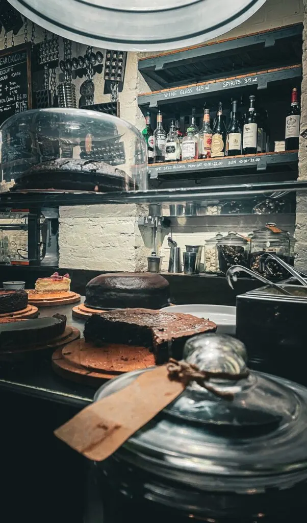 italian bear chocolate reviews rathbone place fitzrovia - italian bear chocolate menu london - best cafes in fitzrovia best restaurants - best hidden food gems in london - best hot chocolate in london - cafes in central london - best places to eat in central london hidden food gems