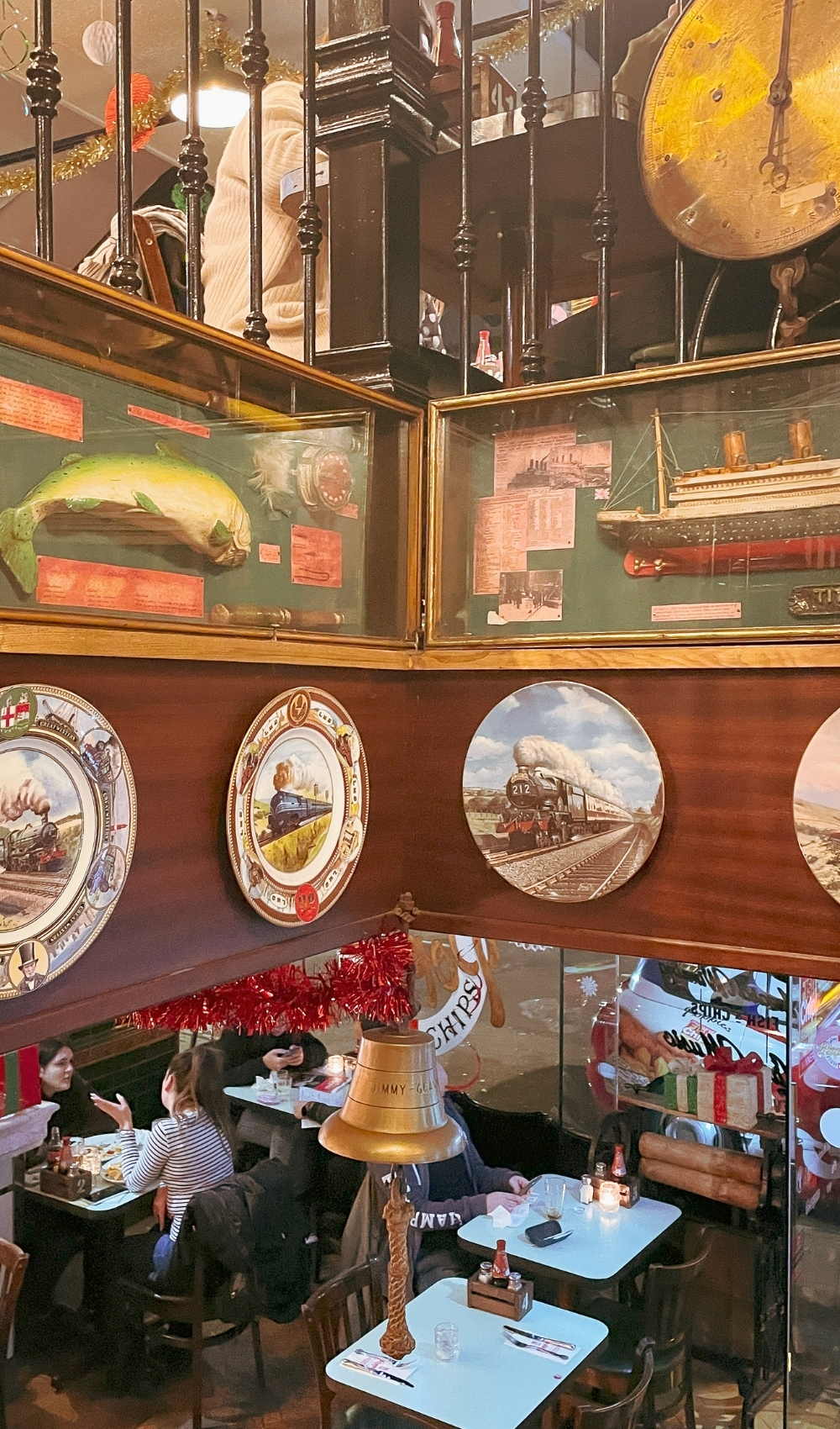 review poppies fish and chips london camden - poppies fish and chips menu - best fish and chips in london - best restaurants in camden town - best places to eat in camden town - best restaurants in london