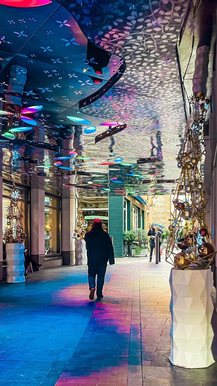 best places to visit in london - most beautiful places in london - aesthetic places in london - multicolor places in london to see - places to visit during spring in london - places to visit during summer in london - colorful places in london - free things to do in london - places to visit during autumn in london - places to visit during winter in london - best things to do in london off the beaten path - non touristy places in london - secret places in london - most instagrammable places in london - london travel guide - london bucket list - colorful houses in london notting hill - most beautiful neighborhoods in london - pretty streets in london
